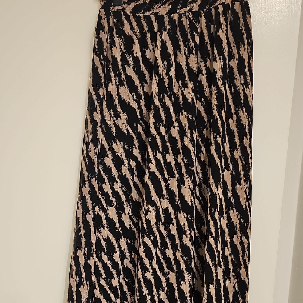 Stylish Black and Tan Skirt